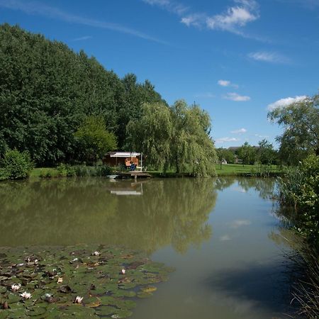 Gite Des Peupliers Girondelle Exterior foto